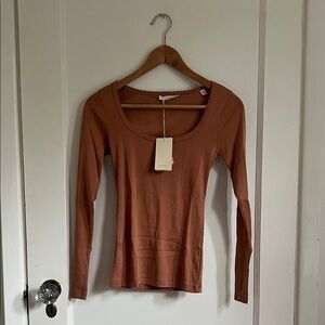 NWT Dôen Long Sleeve Romy Tee Maple XS